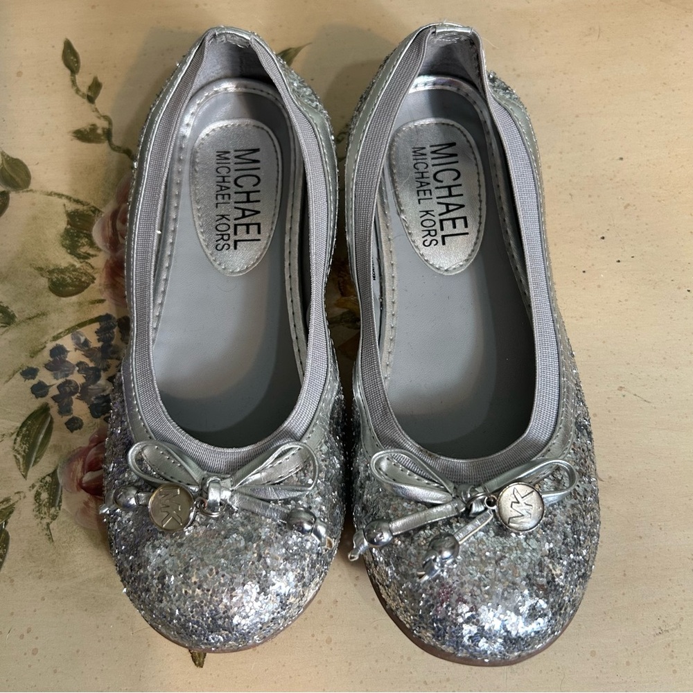 Michael Kors Martina Silver Metallic Glitter Front Bow Flats size 2